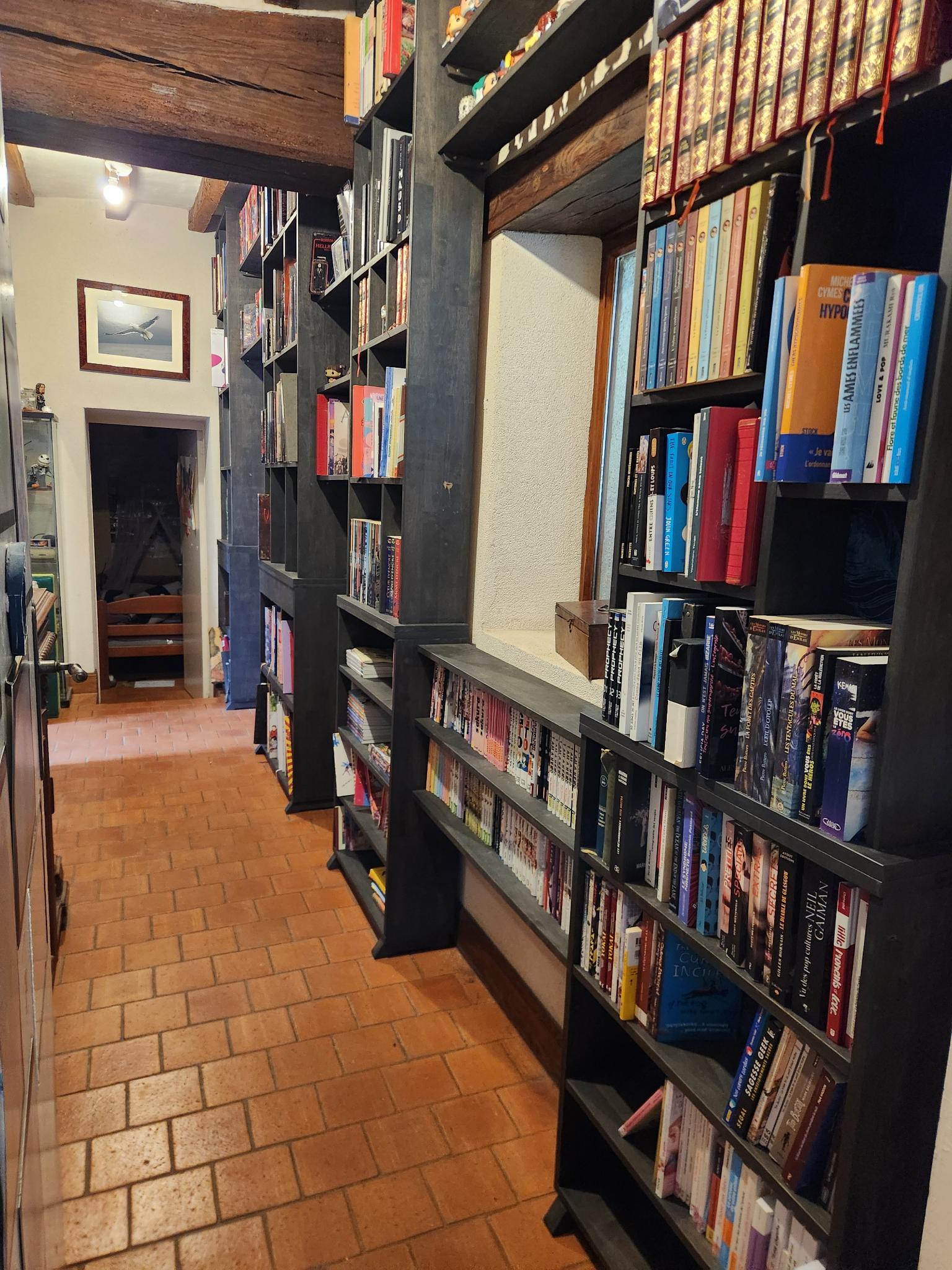 Bibliothèque en bois massif